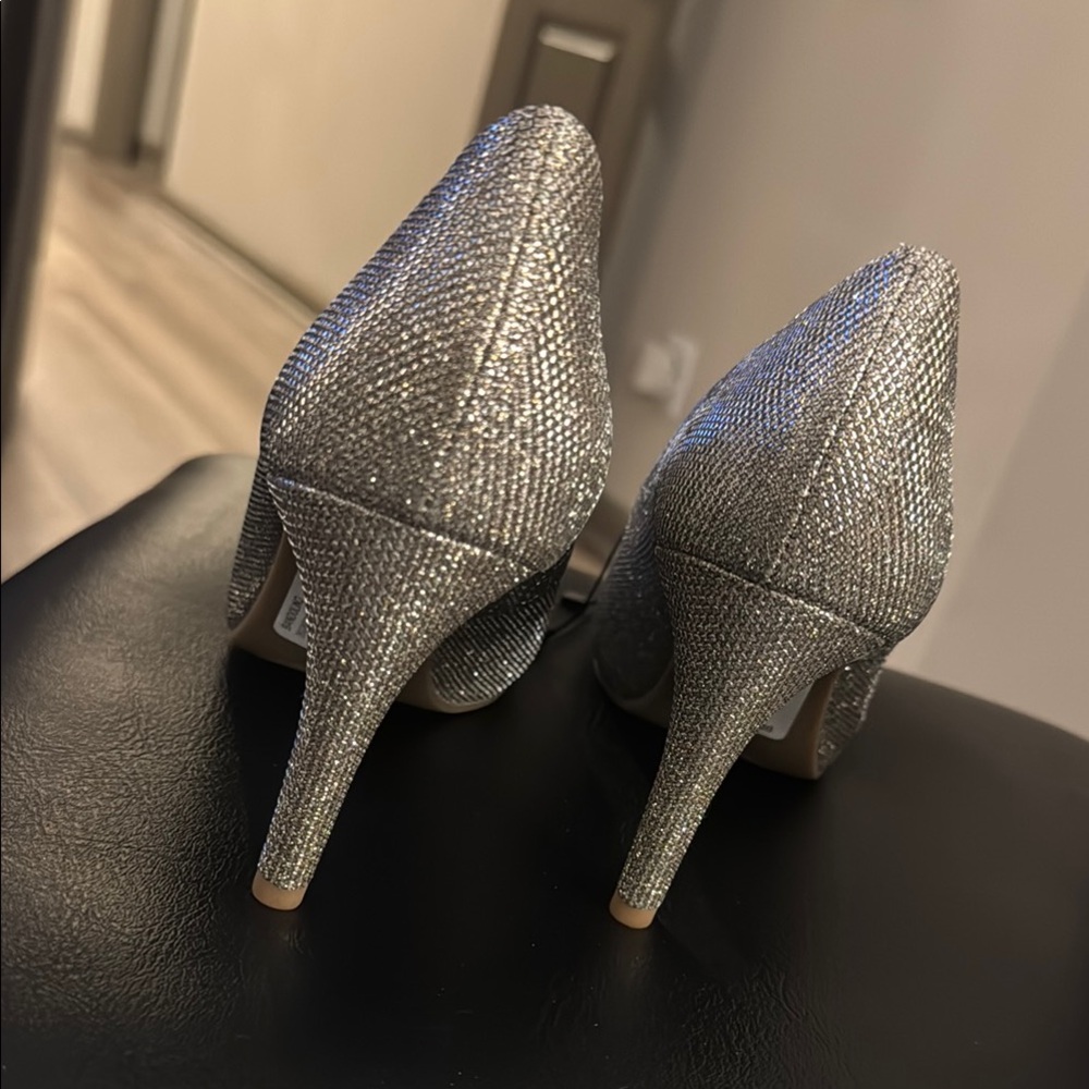 Bandolino
Women's Rainaa Peep Toe Platform Stiletto Pumps Size 10 BRAND NEW❣️ - Picture 13 of 15